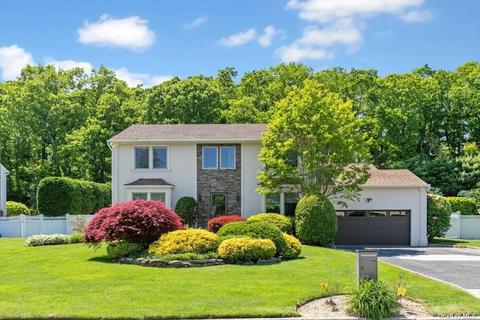 76 Stonehurst Ln, Dix Hills, NY 11746
