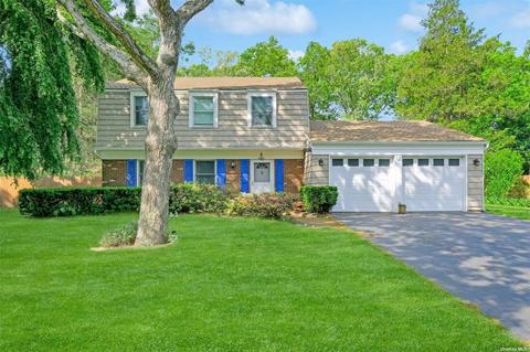 106 Wedgewood Dr, Coram, NY 11727
