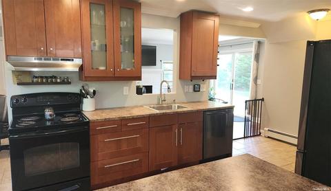 279 Peconic St, Ronkonkoma, NY 11779