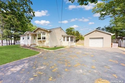 3 Johnson St, Patchogue, NY 11772