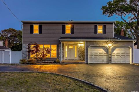 3 Chatham Woods Dr, Centereach, NY 11720