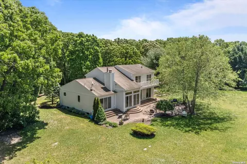 211 Church Ln, Aquebogue, NY 11931