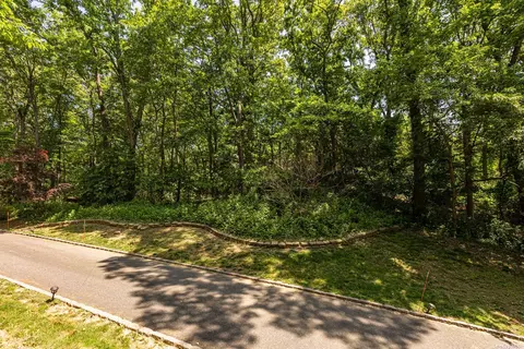 Pulaski Road, Kings Park, NY 11754