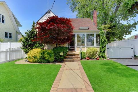63 Elm St, Massapequa, NY 11758