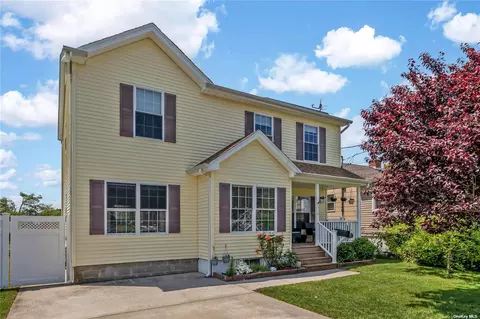 330 Jervis Ave, Copiague, NY 11726