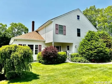 84 N Paquatuck Ave, East Moriches, NY 11940