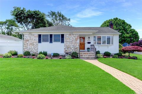 309 Hillcrest Dr, Seaford, NY 11783