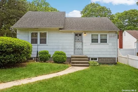 86 Inwood Ave, Selden, NY 11784
