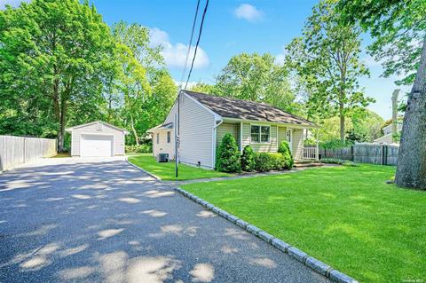 15 Williams St, Centereach, NY 11720
