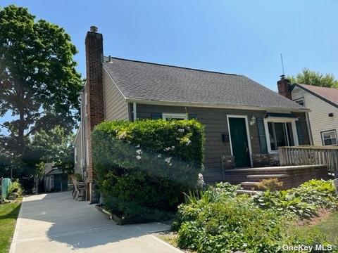 1042 Clyde Rd, North Baldwin, NY 11510