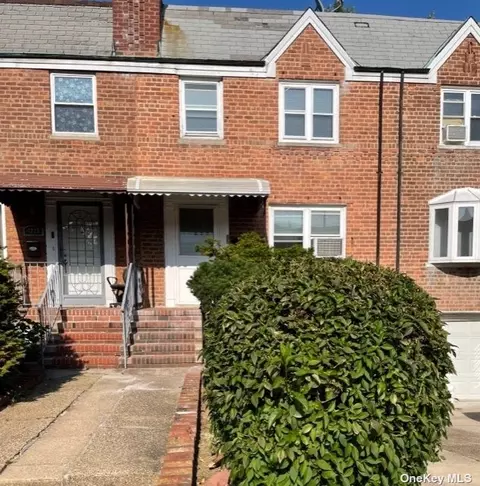42-25 195th St, Flushing, NY 11358