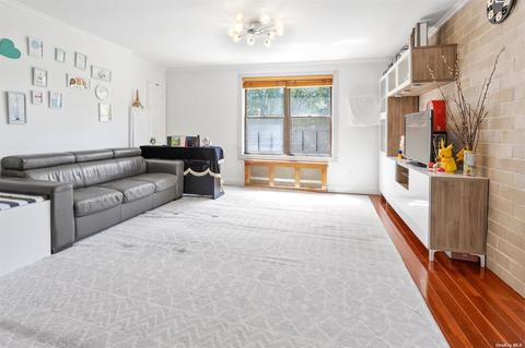 196-39 73 Ave #UPPER, Fresh Meadows, NY 11365