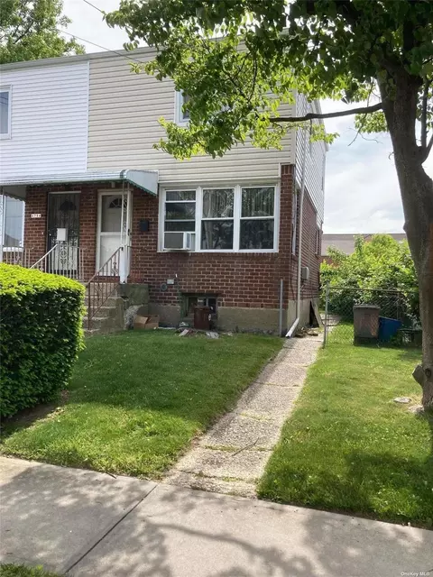 47-52 203rd St, Flushing, NY 11361