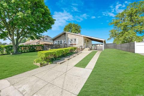 110 Chapel Hill Dr, Brentwood, NY 11717
