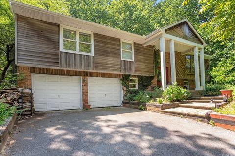 236 Old Town Rd, Setauket, NY 11733