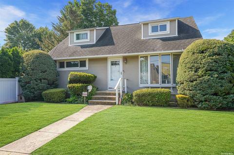 11 Ida Ave, Hicksville, NY 11801