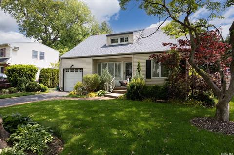 9 Winifred Dr, Merrick, NY 11566