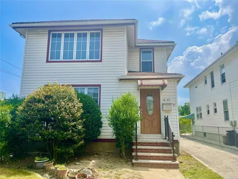 1207 154th St, Whitestone, NY 11357