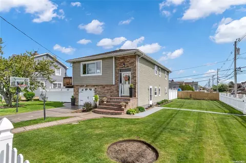5 Grant St, Freeport, NY 11520
