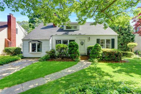 45 Earl Dr, Merrick, NY 11566