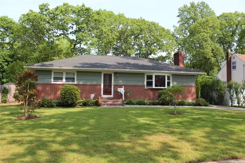 27 Reilly St, West Islip, NY 11795
