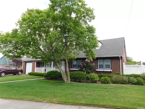 620 Foxhurst Rd, Baldwin, NY 11510