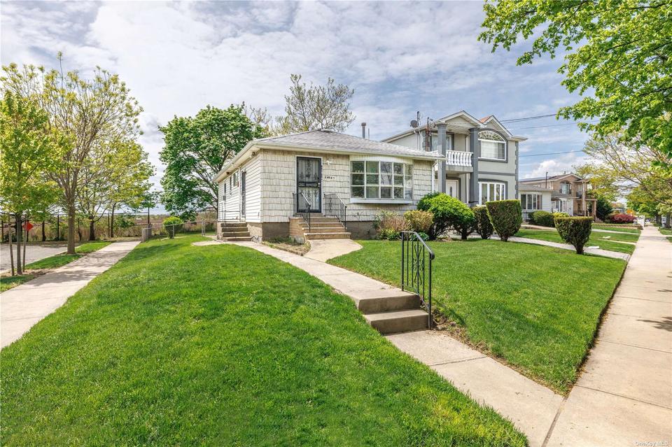 24134 149th Ave, Rosedale, NY 11422 16 Photos Movoto