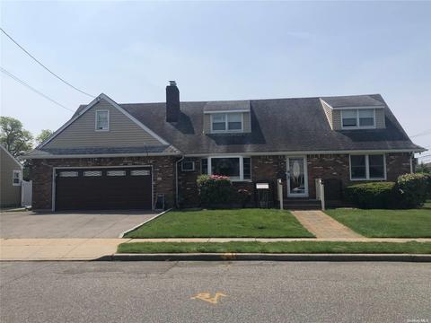 3794 Verleye St, Seaford, NY 11783
