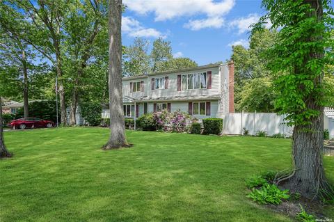 321 Southport St, Ronkonkoma, NY 11779