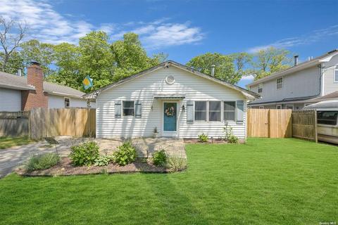 107 Argyle Dr, Shirley, NY 11967