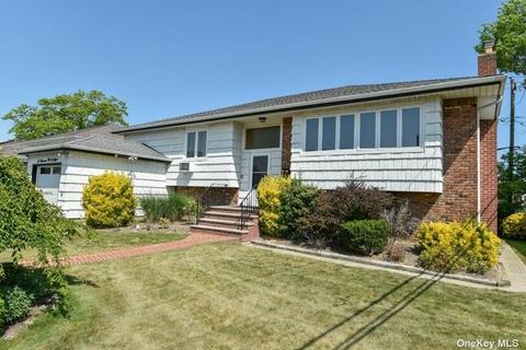 699 Flanders Dr, Valley Stream, NY 11581