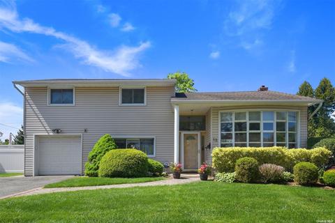 12 Coronet Ln, Plainview, NY 11803
