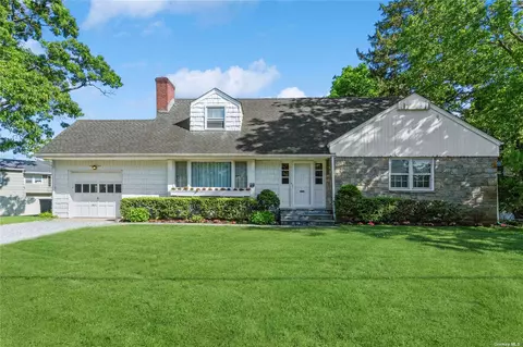 379 Kenridge Rd, Lawrence, NY 11559