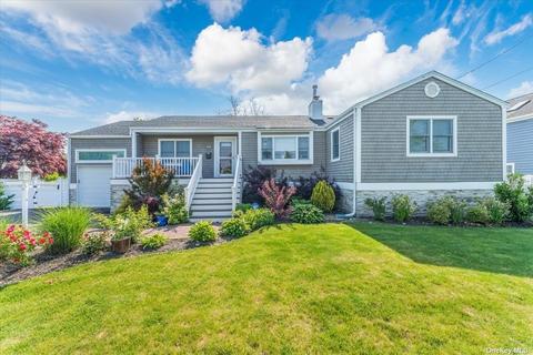 115 E Sequams Ln, West Islip, NY 11795
