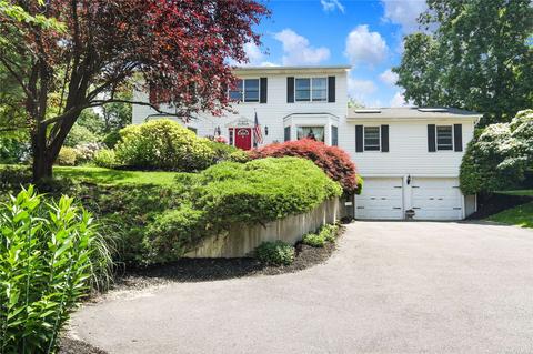 21 Fleets Cove Rd, Huntington, NY 11743