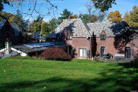 48 Deepdale Dr, Great Neck, NY 11021