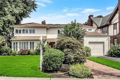 536 Clubhouse Rd, Woodmere, NY 11598