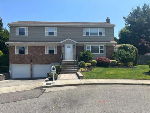 19 Maxwell Ct, Plainview, NY 11803