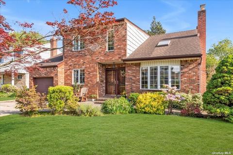 58 Joseph St, New Hyde Park, NY 11040