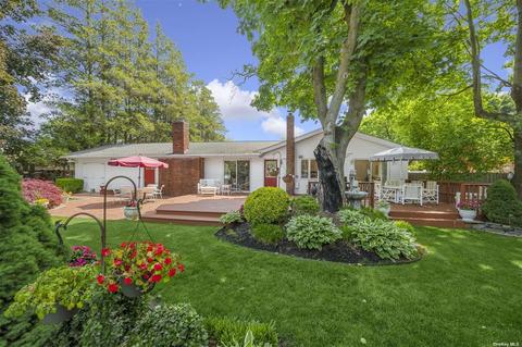 6 Cross Bow Ln, Commack, NY 11725