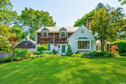 14 Lynn Rd, Port Washington, NY 11050