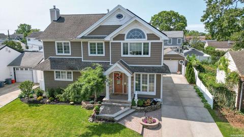 817 Doughty Ave, Franklin Square, NY 11010