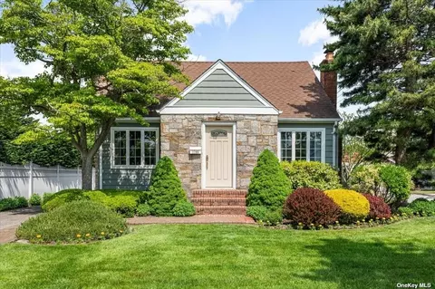1769 Carlisle Pl, Merrick, NY 11566