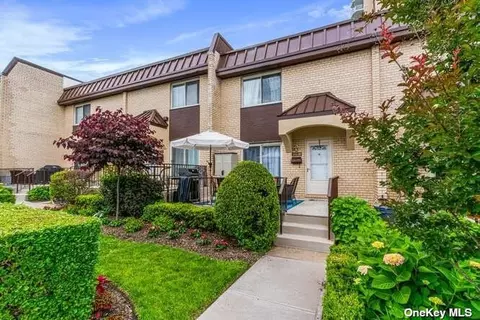 215-19 23rd Ave #TH8, Bayside, NY 11360