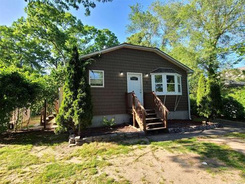 71 Coventry Ave, Mastic, NY 11950