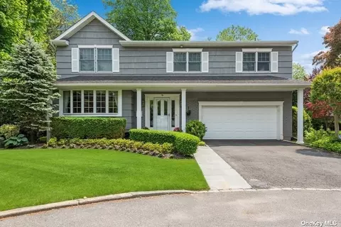 29 Waverly Pl, Lawrence, NY 11559