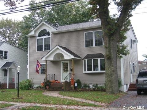 70 Sullivan Rd, Farmingdale, NY 11735