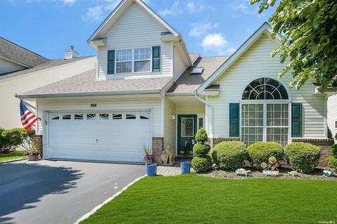 147 Constantine Way #147, Mount Sinai, NY 11766