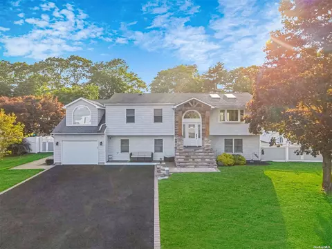 64 S Friedner Ln, Bohemia, NY 11716