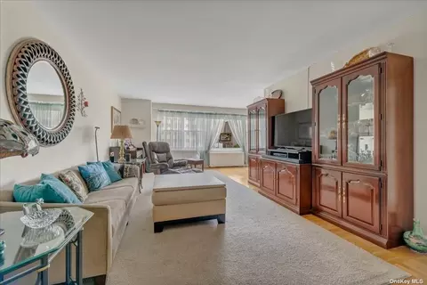 125-10 Queens Blvd #511, Kew Gardens, NY 11415